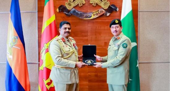Pakistan’s Top Army Chief Meets Army Commander
